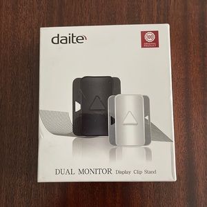 Dual monitor display clip